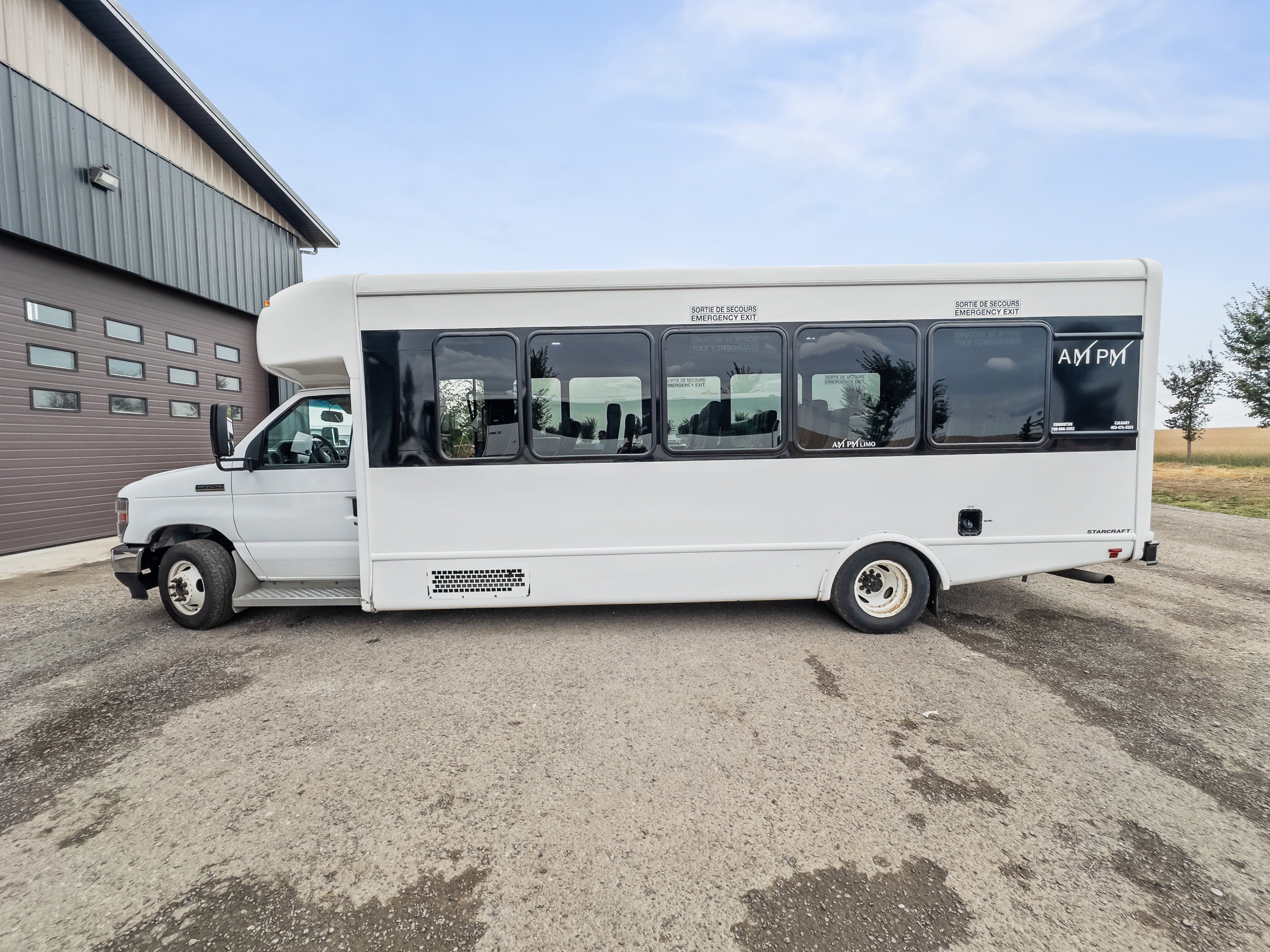 Ford E450 Shuttle Bus exterior