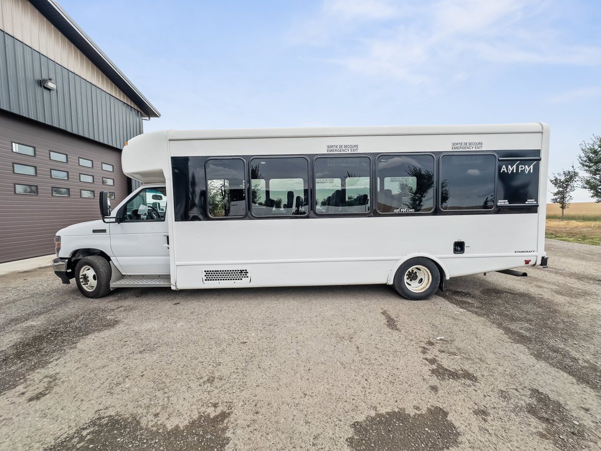 Ford E450 Shuttle Bus exterior